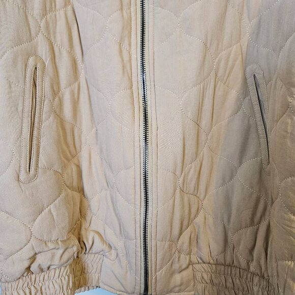 Dress Forum quilted jacket, beige, oversized.  Size M. - Picture 2 of 6